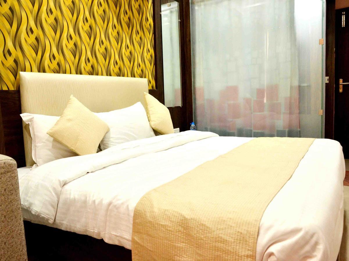 Oyo 2403 Hotel Aamantran Avenue Ujjain Exterior photo