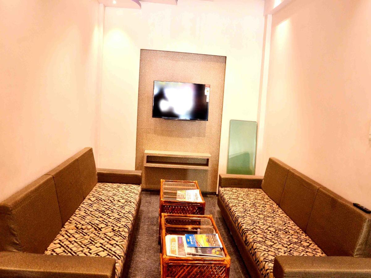 Oyo 2403 Hotel Aamantran Avenue Ujjain Exterior photo