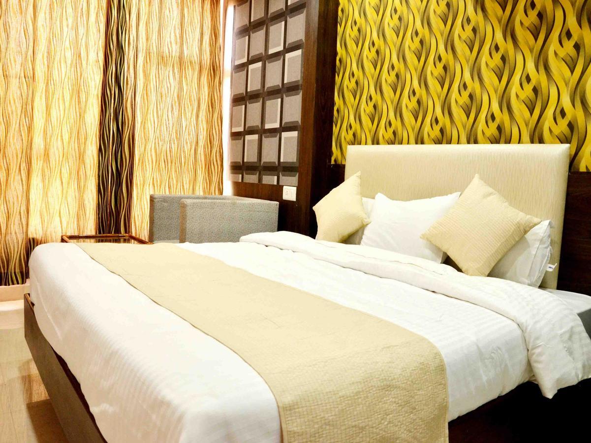 Oyo 2403 Hotel Aamantran Avenue Ujjain Exterior photo